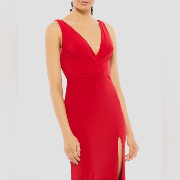NWT Mac Duggal Red v neck gathered back gown 12336 - Picture 4 of 13